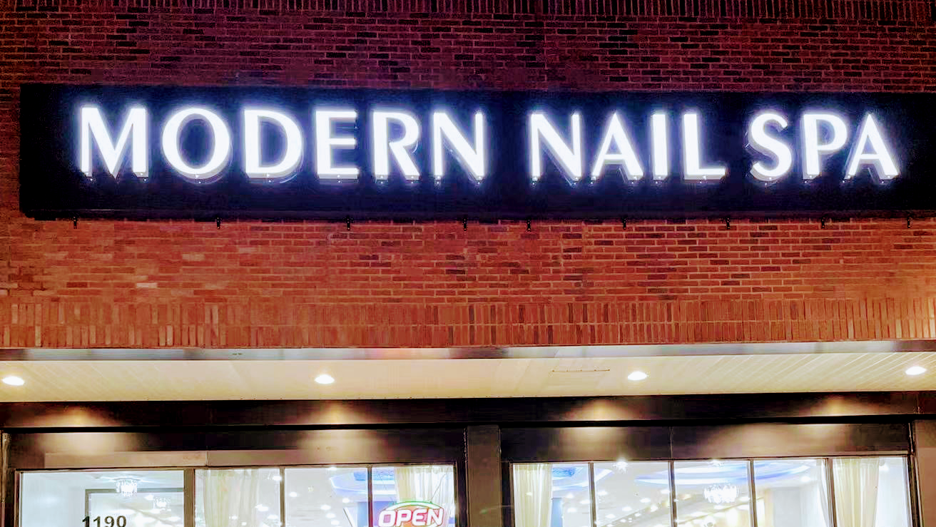 Modern Nails logo